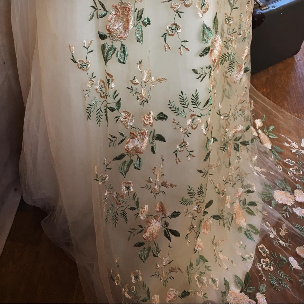 Embroidered Veil - Pink Rose on White Tulle - 118inches - Picture 6 of 12